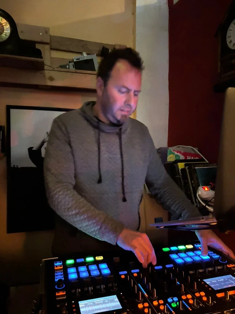 DJ Nimi — DJ performance with controller and pads
